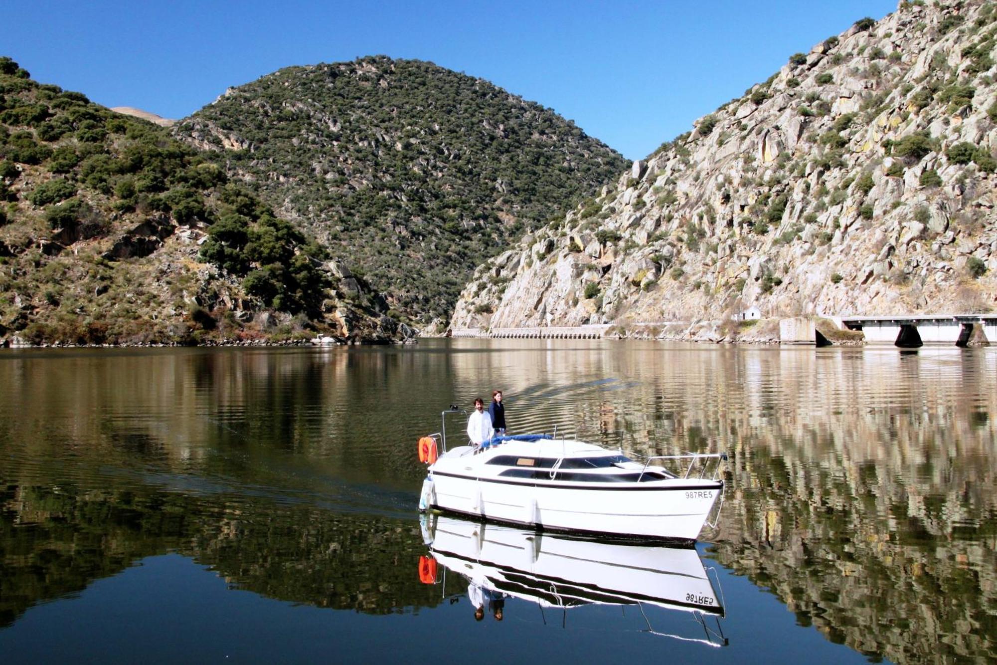Douro Yacht Charter & Bungalows Sao Joao da Pesqueira Bilik gambar