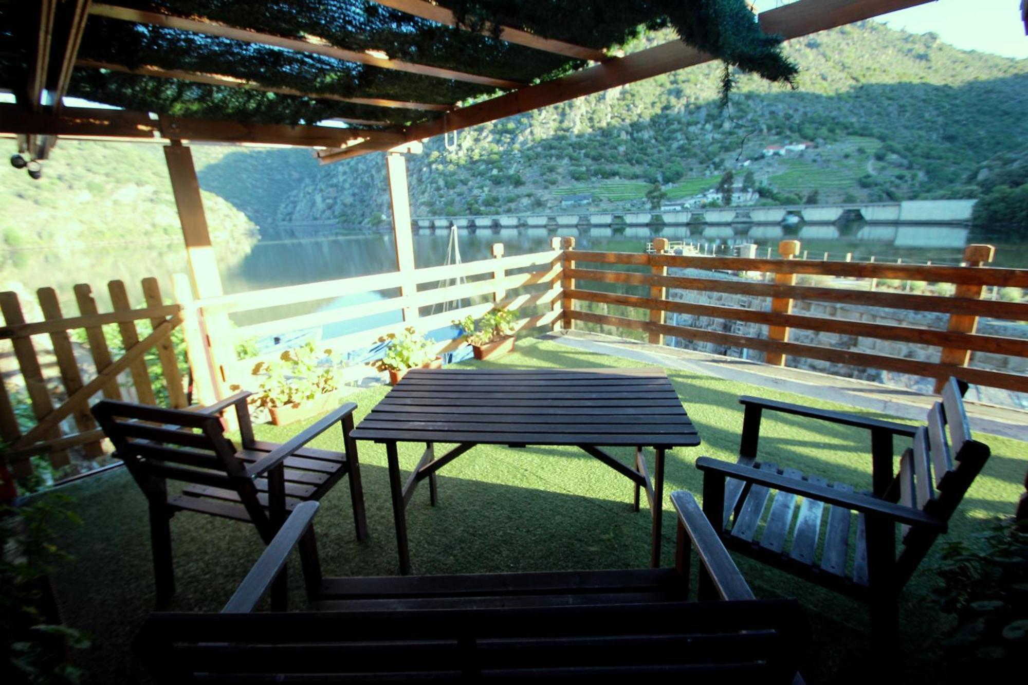Douro Yacht Charter & Bungalows Sao Joao da Pesqueira Bilik gambar