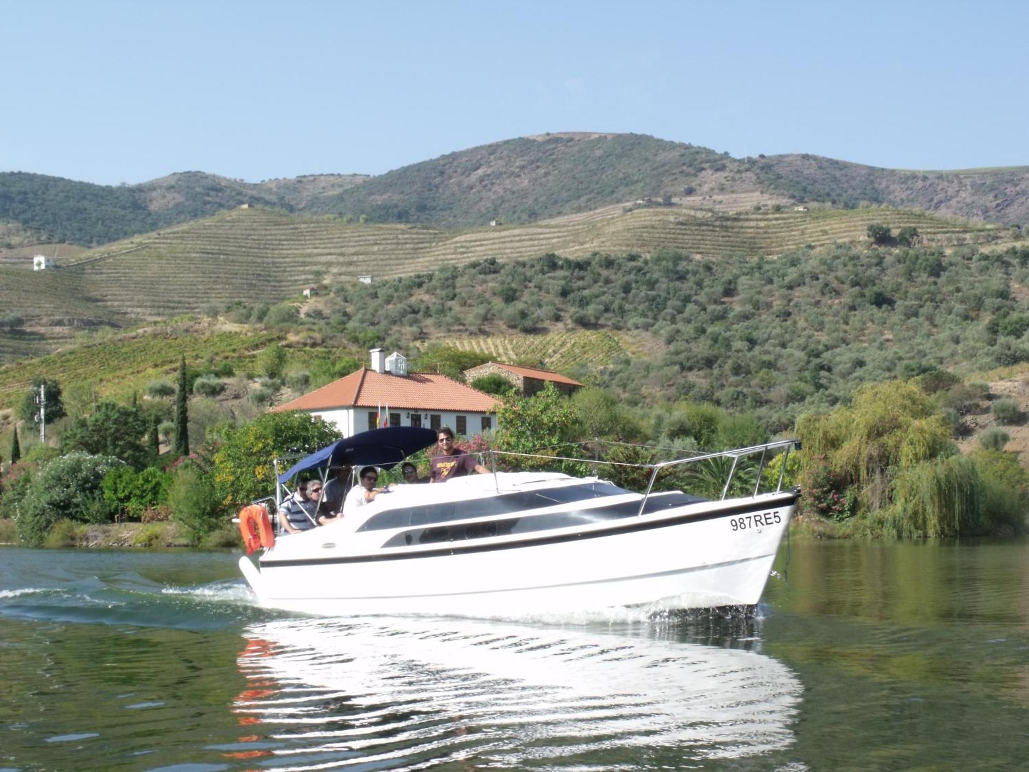 Douro Yacht Charter & Bungalows Sao Joao da Pesqueira Bilik gambar
