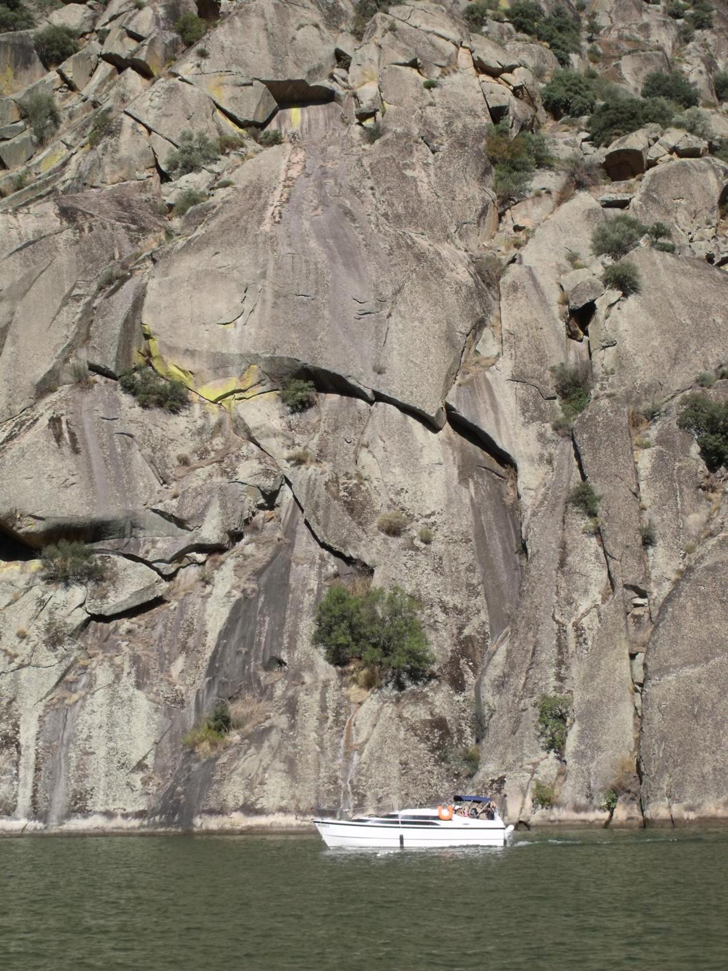 Douro Yacht Charter & Bungalows Sao Joao da Pesqueira Bilik gambar